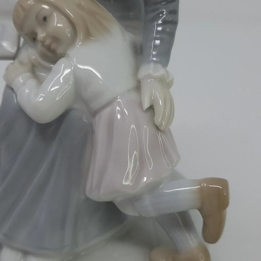 Valencia Collection‎ Porcelain Mother Child Music Box 7.5